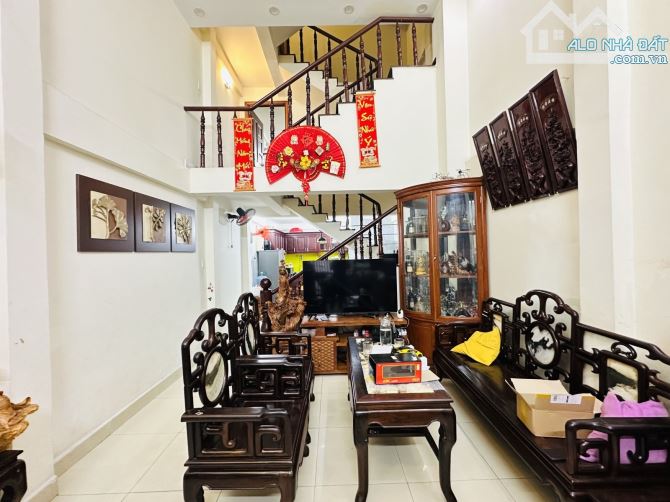 Kế mặt tiền Sư Vạn Hạnh. Q10. Diện tích đẹp 4*14. Noẻ hậu. 4 tầng. 4Pn. ST. Chỉ 13.5 tỷ. - 2
