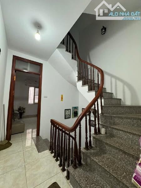 Ngã Tư Sở – 3 Tầng – 30mv – Ở Ngay – Ngõ Nông 15m ra đường lớn - chỉ 4T - 2