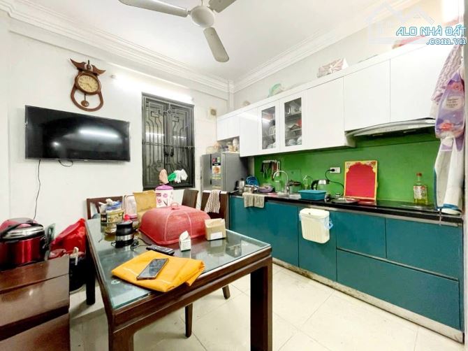 Bán nhà Lê Thanh Nghị 43m2, 4T, mt 3.5m lô góc, ngõ rộng, gần phố, sổ đẹp. Giá 10.8 tỷ