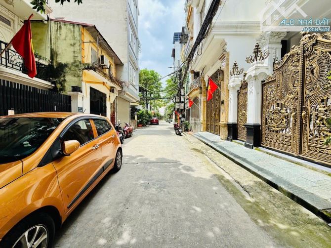 Bán Biệt Thự Hoàng Cầu, kinh doanh, 2 mặt ngõ trước sau, 29 tỷ - 2