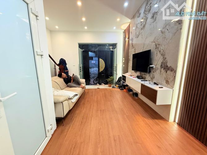 BÁN NHÀ MỄ TRÌ NAM TỪ LIÊM 41m 8.4TỶ 5 TẦNG MT 4,5m. NGÕ THÔNG RỘNG. NHÀ ĐẸP Ở NGAY. - 2