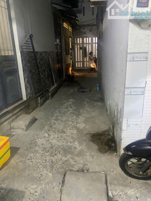 NGỘP BANK CẦN BÁN NHÀ HẺM DƯƠNG BÁ TRẠC-QUẬN 8-DT: 30M2-NHỈNH 2 TỶ - 2