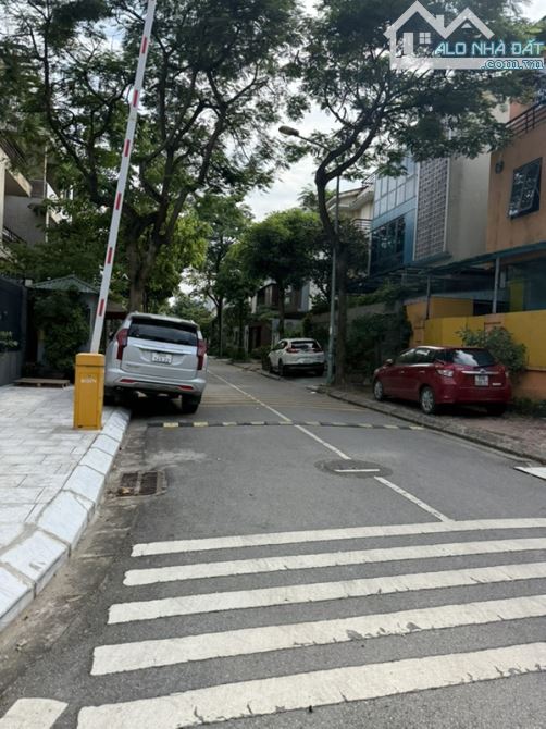 NHÀ VƯỜN VIỆT HƯNG 75 tỷ 200m VỈA HÈ RỘNG,KINH DOANH ĐỈNH,LONG BIÊN HÀ NỘI - 2