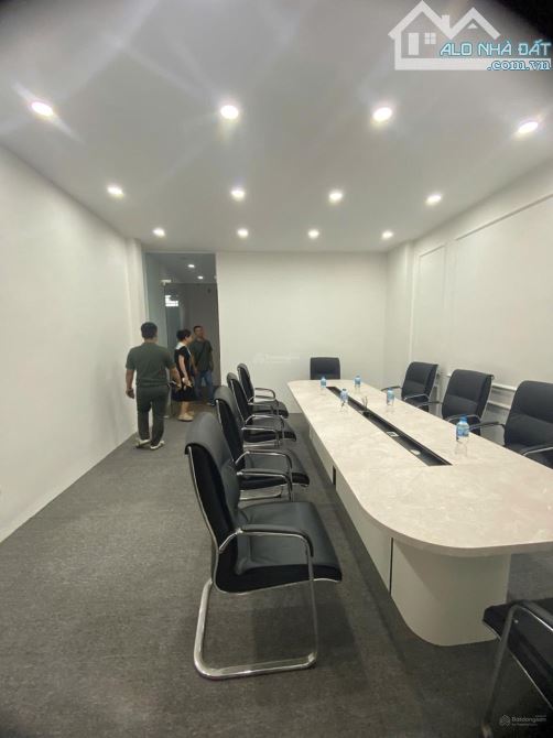 Cho thuê nhà ngõ 10 Nguyễn Văn Huyên. DT 70m2 x 6 tầng Thông sàn, Thang Máy, Điều Hòa - 3