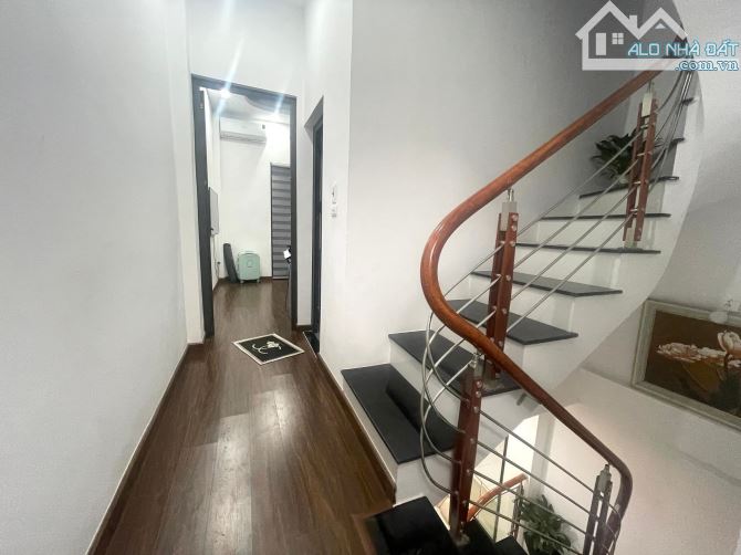 NHÀ ĐẸP CẦU GIẤY NHÀ DÂN XÂY MỚI DT53M2*5 TẦNG MẶT NGÕ NÔNG 15M RA MẶT PHỐ. NHỈNH 11 TỶ - 3