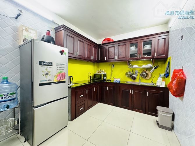 Kế mặt tiền Sư Vạn Hạnh. Q10. Diện tích đẹp 4*14. Noẻ hậu. 4 tầng. 4Pn. ST. Chỉ 13.5 tỷ. - 3