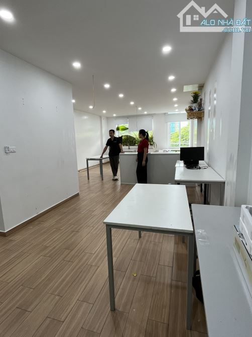Cho thuê văn phòng Làng Việt Kiều Châu Âu, dt 60 m2/tầng, sàn thông giá 8 tr/tháng - 3