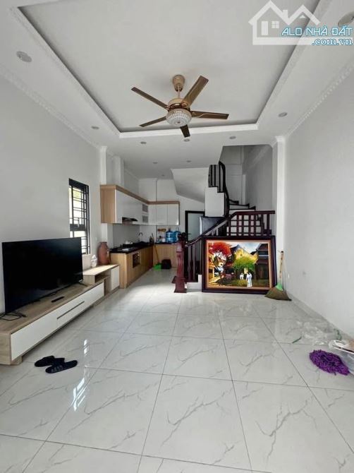 Bán nhà 5 tầng - ngõ rộng - diện tích lớn 72m2 - trung tâm Việt Hưng - Long Biên - 3