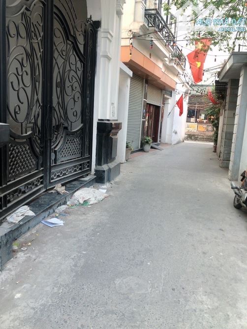 Thửa Đất Đẹp Tân Mai -  Giá Đầu Tư– Ngõ Nông - 30m Ra Ô Tô - 3