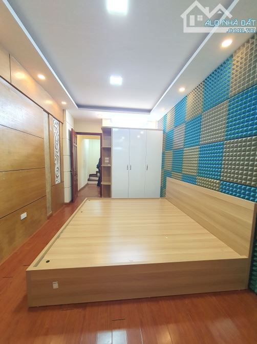 Bán Nhà Phố Vũ Ngọc Phan , Láng Hạ,  Đống Đa. Gần Đường Láng. DT : 90m2. Giá : 42 Tỷ - 4