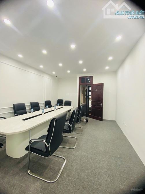 Cho thuê nhà ngõ 10 Nguyễn Văn Huyên. DT 70m2 x 6 tầng Thông sàn, Thang Máy, Điều Hòa - 4