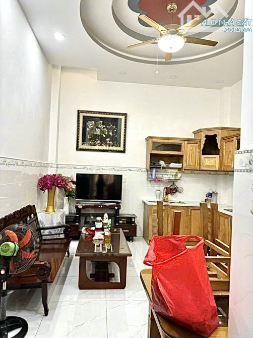 Mặt tiền đường nhựa 12m, 4 tầng, 4x17m, 4pn, 5wc xem là mê mua là lời. - 4