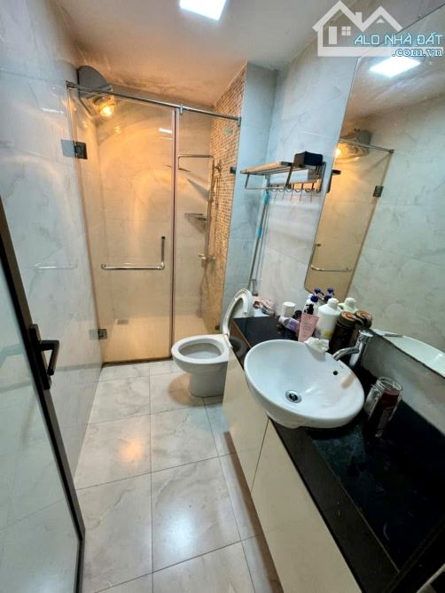 TẬP THỂ PHỐ CHÙA BỘC - TRUNG TÂM ĐỐNG ĐA - 65M2 - 2 NGỦ WC KHÉP KÍN - CHỈ 2.5 TỶ - 4