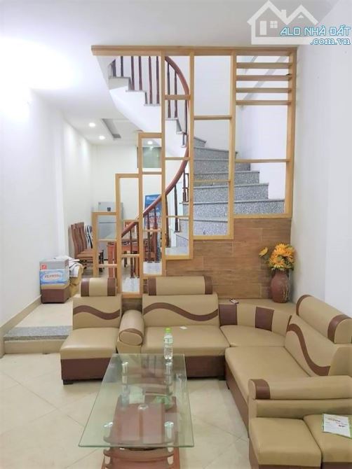 Gia đình bán nhà ngõ 122 Đường Láng Thịnh Quang Đống Đa DT 35m2 4.5 Tầng Giá bán 6.5 tỷ - 4