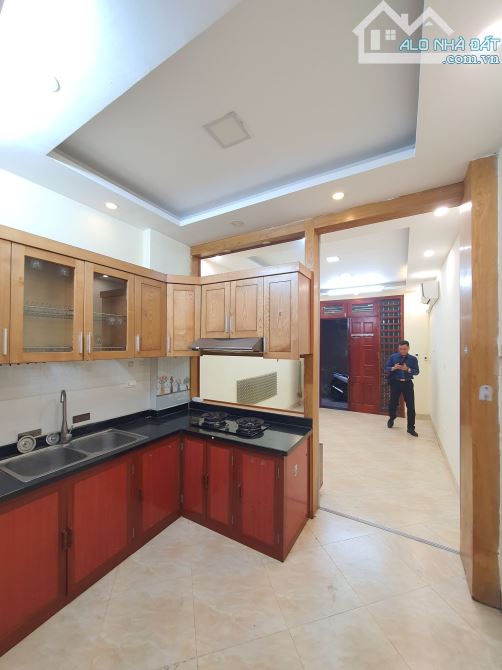 Bán Nhà Phố Vũ Ngọc Phan , Láng Hạ,  Đống Đa. Gần Đường Láng. DT : 90m2. Giá : 42 Tỷ - 5