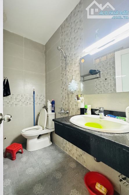 Kế mặt tiền Sư Vạn Hạnh. Q10. Diện tích đẹp 4*14. Noẻ hậu. 4 tầng. 4Pn. ST. Chỉ 13.5 tỷ. - 5