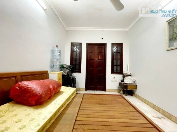 Bán nhà Lê Thanh Nghị 43m2, 4T, mt 3.5m lô góc, ngõ rộng, gần phố, sổ đẹp. Giá 10.8 tỷ