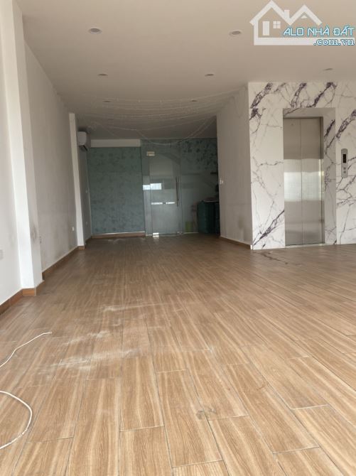 Cho thuê văn phòng Làng Việt Kiều Châu Âu, dt 60 m2/tầng, sàn thông giá 8 tr/tháng - 5