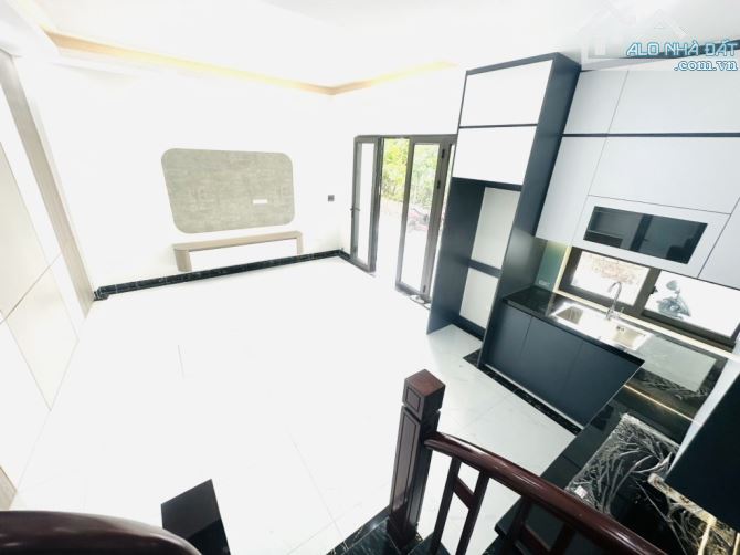 NHỈNH 5 TỶ - PHÚC LỢI -SÀI ĐỒNG- HÀNG XÓM BIỆT THỰ VINHOME-5 TẦNG -MẶT TIỀN 6 MÉT QUYỀN LỰ - 6