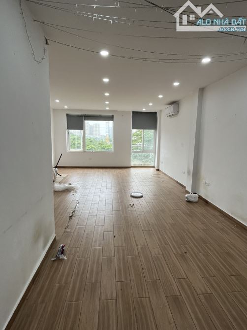 Cho thuê văn phòng Làng Việt Kiều Châu Âu, dt 60 m2/tầng, sàn thông giá 8 tr/tháng - 6