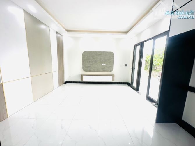 NHỈNH 5 TỶ - PHÚC LỢI -SÀI ĐỒNG- HÀNG XÓM BIỆT THỰ VINHOME-5 TẦNG -MẶT TIỀN 6 MÉT QUYỀN LỰ - 7