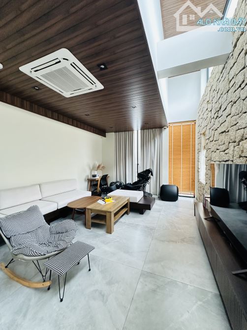 TÒA NHÀ 7 TẦNG CHDV THANG MÁY ngay Emart Gò Vấp dt sàn hơn 1200m2 chỉ 41 tỷ - 7