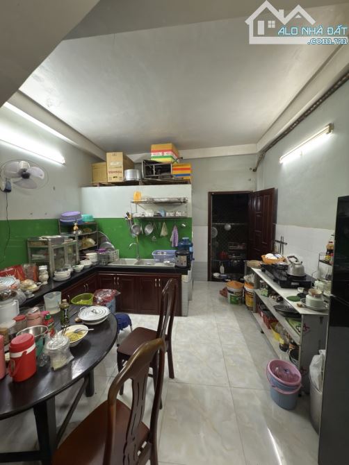 🏠Tên Lửa , An Lạc A ,Bình Tân  DT 4 x 16, 2 tầng. Giá 5 tỷ BL.  Mô tả:+  Hẻm trước nhà 8m - 7