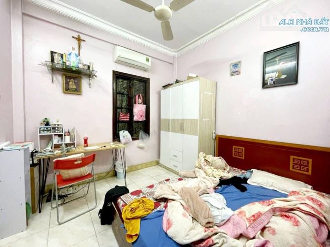 Bán nhà Lê Thanh Nghị 43m2, 4T, mt 3.5m lô góc, ngõ rộng, gần phố, sổ đẹp. Giá 10.8 tỷ