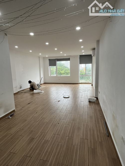 Cho thuê văn phòng Làng Việt Kiều Châu Âu, dt 60 m2/tầng, sàn thông giá 8 tr/tháng - 8