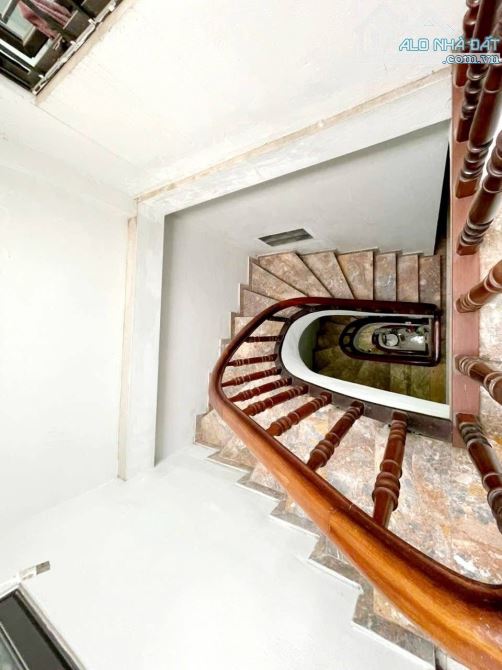 Bán nhà Lê Thanh Nghị 43m2, 4T, mt 3.5m lô góc, ngõ rộng, gần phố, sổ đẹp. Giá 10.8 tỷ