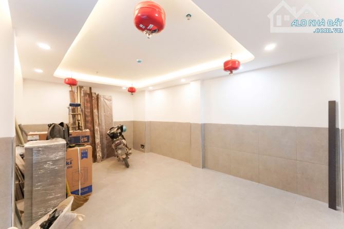 TOÀ CCMN MỚI CẦU GIẤY 70M2 - 7 TẦNG- MT 15M- NGÕ OTO TRÁNH- DÒNG TIỀN 90TR/TH- GIÁ 23,8 TỶ - 9
