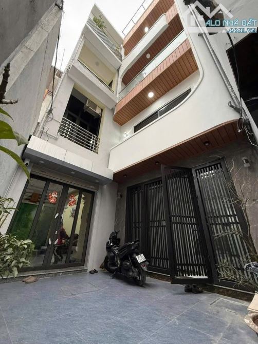 Bán nhà Thạch Bàn ,thang máy 6t , bãi oto cách 30m giá 8,8tỷ