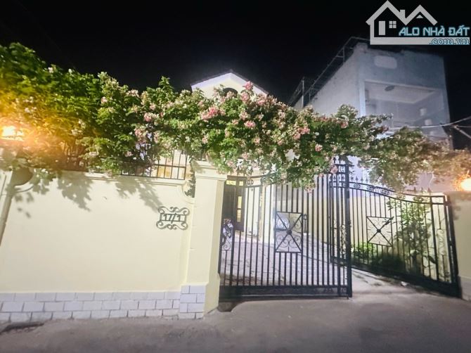 Chủ cần bán gấp cho con du học, biệt thự nhỏ xinh ngay Phạm Văn Đồng, Linh Đông Thủ Đức.