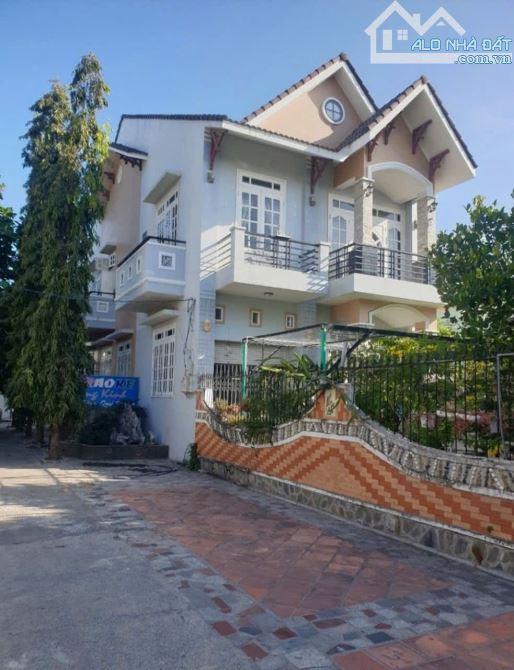 Bán căn biệt thự 1150m2 vị trí đắc địa đường 30/4 phường 11 TP vũng tàu giá 45 tỷ
