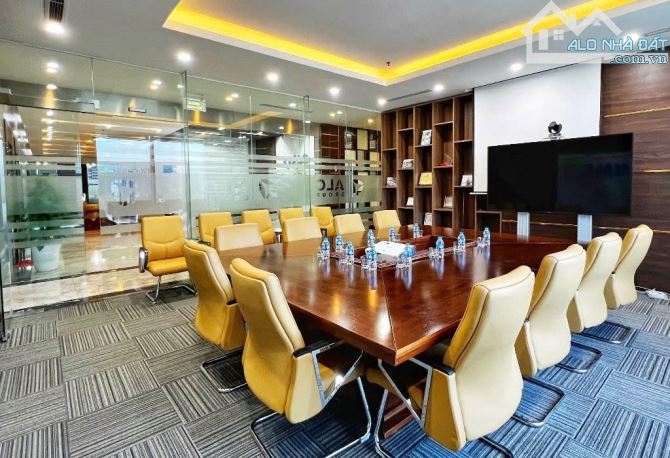 Bán gấp sàn văn phòng tầng 2 chung cư Lê Văn Lương đã hoàn thiện 850m2, giá chỉ 42 tr/m2.