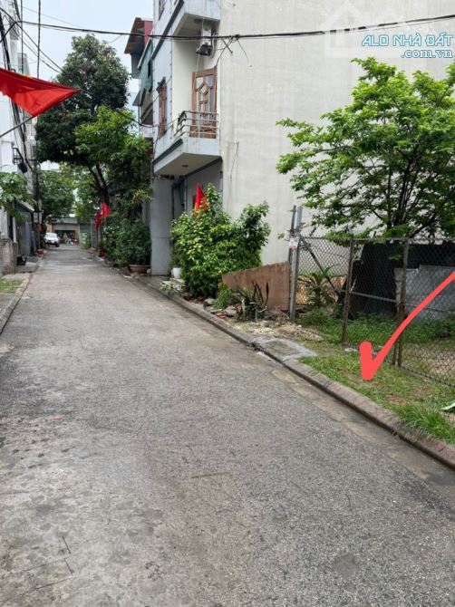 Bán 75m2 đất Giang Biên đường ô tô tránh , đất phân lô vỉa hè , sổ vuông đẹp