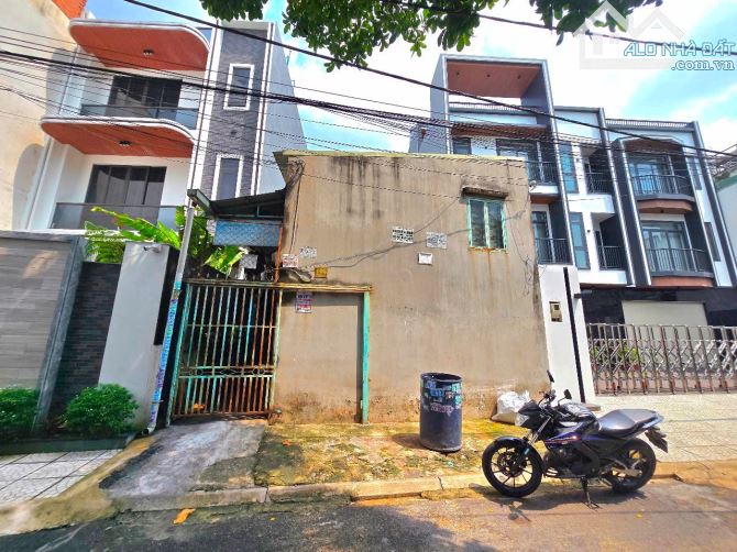 bán dãy trọ mặt tiền Đường 11, Tăng Nhơn Phú B, Q9 -ngang 6.5m