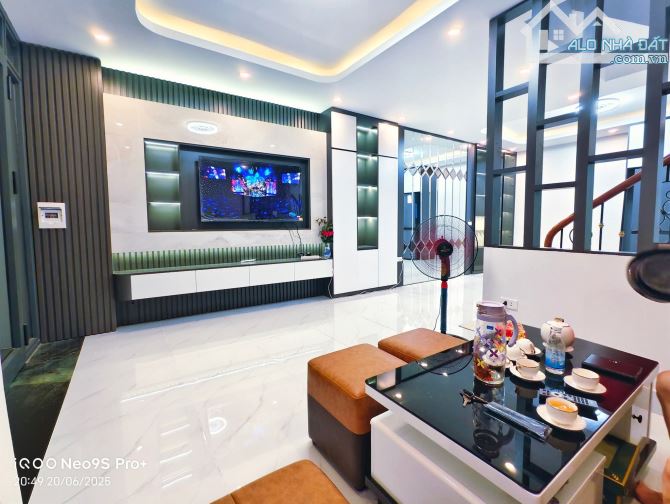 Đống đa Khâm Thiên nhà mới nội thất xịn, vài bước ra mặt phố, VIP 4 tầng 50m chỉ 9.3 tỷ