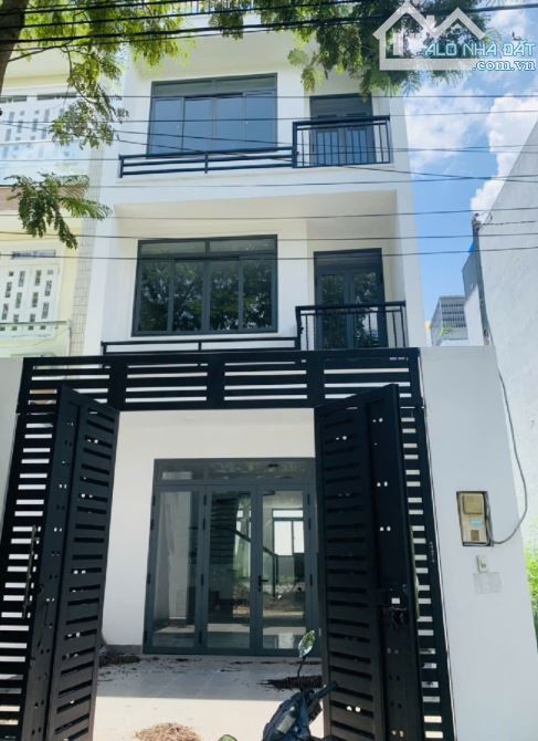 Bán Nhà Mặt Tiền-Trung Tâm Quận 8-100m2-Ngang 5m-4tầng-Xe Hơi Ngủ Nhà-Chào Giá 7,8 tỷ TL.