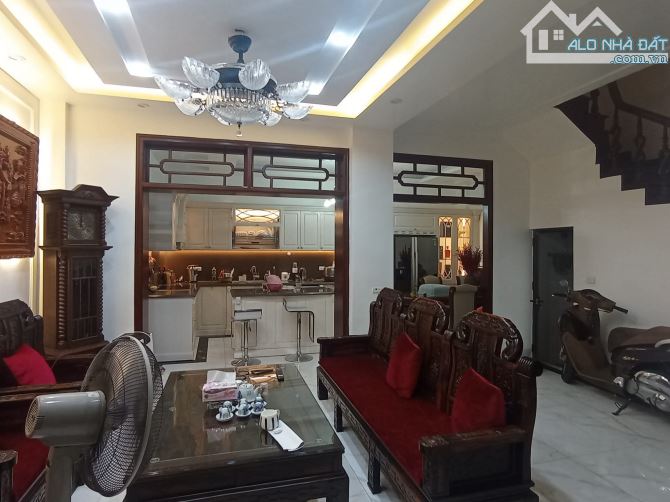 Bân nhà mặt phố VIP Quang Trung, vị trí đẹp, vỉa hè rộng, lý tưởng kinh doanh