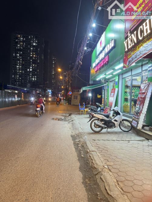 BÁN NHÀ PHỐ NGUYỄN TUÂN- KHU PHÂN LÔ- OTO VÀO NHÀ- KINH DOANH- CÁCH MẶT PHỐ 5M