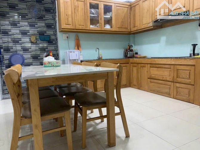 Nhà bán: đường số 8. Q Bình Tân. DTSD 64m2. 3 tầng. Giá 6,6 tỷ