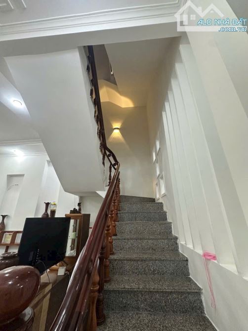 Bán nhà 2 tầng đường Trần Bích San đấu lưng Nguyễn Tất Thành