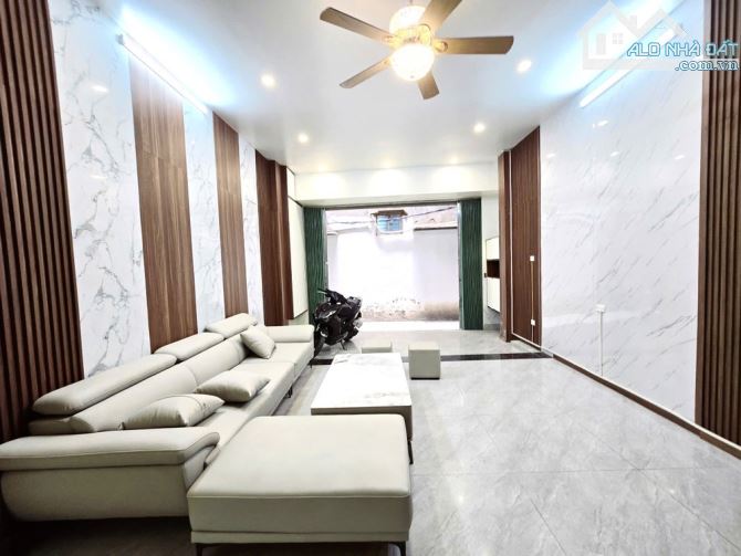 Nhà đẹp Quan Hoa, 72m2, MT rộng. Lõi Cầu Giấy, hiếm có căn thứ 2 tầm tài chính. 12tỷ