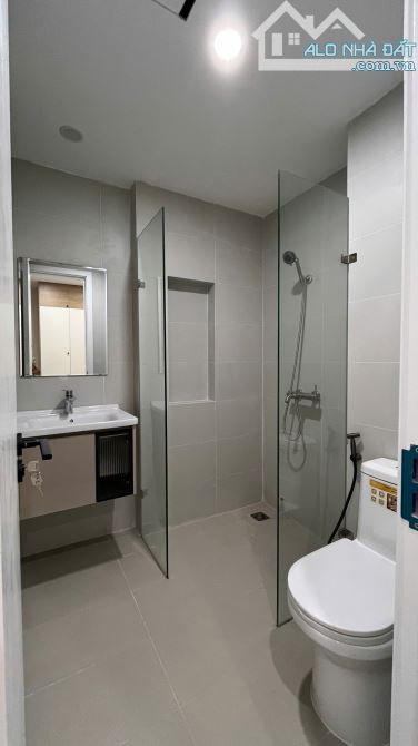 Cho Thuê CCMN Ngõ 414 Đường Láng Đống Đa 30m2 Studio Ban Công Cửa Sổ Thang Máy Gần Chợ