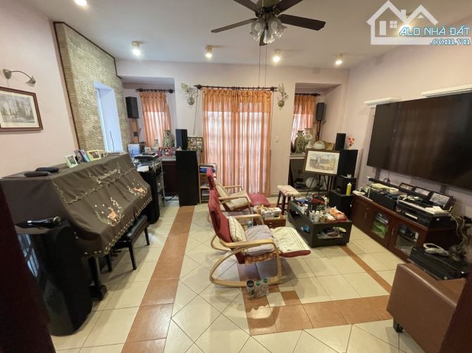 Biệt thự đg số 47 tân quy 145m2 ngang 8m gấp bán