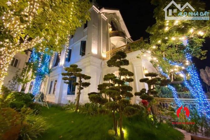 Bán Nhanh Biệt Thự Song Lập Hoa Sữa Vinhomes Riverside 215m2, 5T View Sông - 99 Tỷ