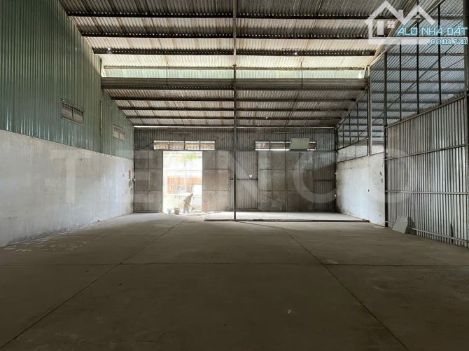 Kho xưởng 300m² có điện 3 pha, gần trường Đại học Y Dược