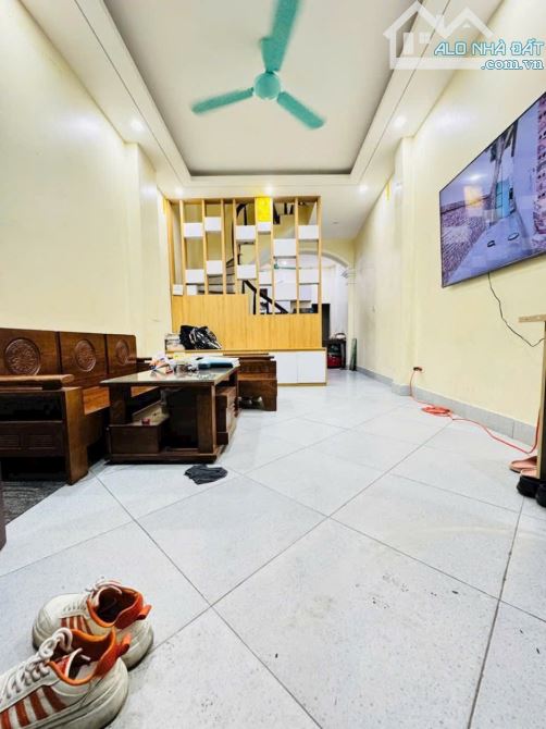 Bán nhà phố Minh Khai 42m2, ngõ nông,mặt ngõ rộng gần ô tô, nhà xây chắc