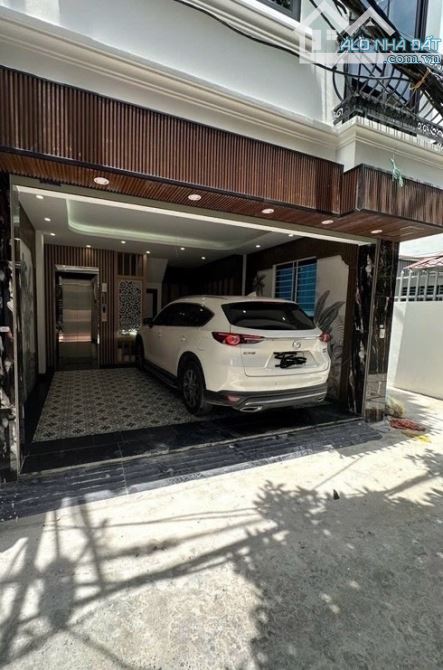Bán nhà 6 tầng Ngô Gia Tự, Long Biên - thang máy - ô tô vào nhà - lô góc. 42m2, giá 8.tỷ
